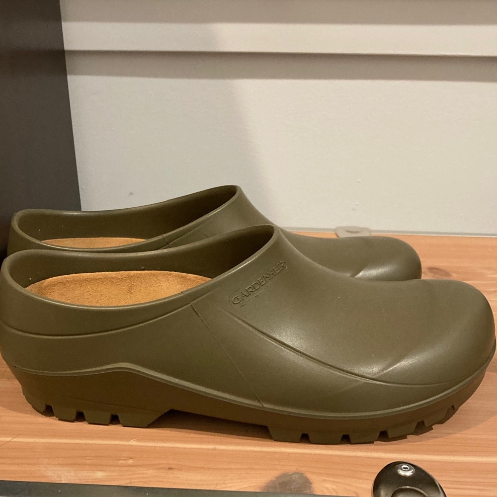 Todd Snyder Gardenheir Khaki Slip-Ons - Picture 3 of 12